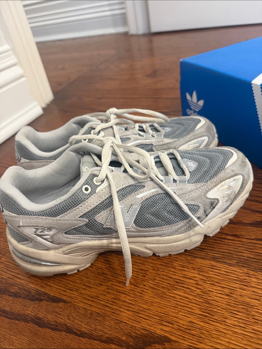 New Balance 725  Women’s Grey Mesh & Suede Sneakers size 9